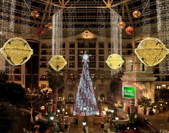 Hotel Rooms and Suites in Grapevine, TX | Christmas at Gaylord Texan